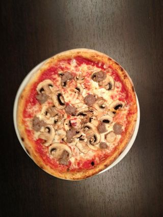 Funghi freschi e salsiccia