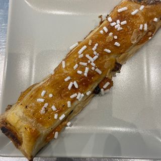 Bastoni pasta sfoglia marmellata e uvetta