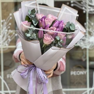 Букет фиолетовых тюльпанов и роз - "Виолетта"