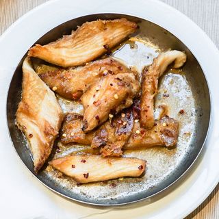 Телешко шкембе в масло с лют пипер и чесън (180г)