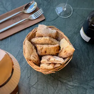 Focaccia cu parmegiano