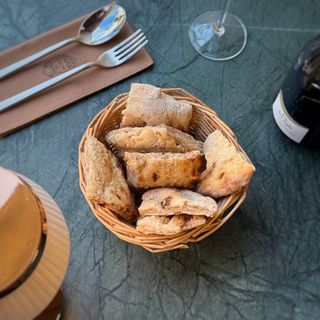 Focaccia cu parmegiano
