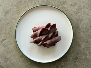 Канапка з телятиною у золі (160g)