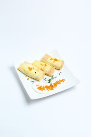 Блины с лососем и красной икрой