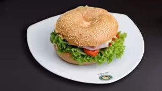 ბეიგელი ინდაურის ლორით & გაუდათი