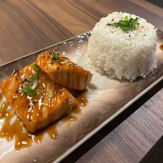 29 Teppan Salmón Don