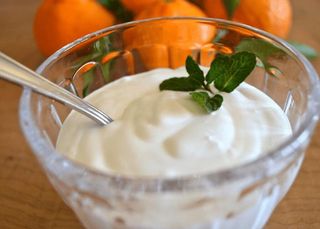 1 Pot De Lait Caillé & 5 Pains Fourrés