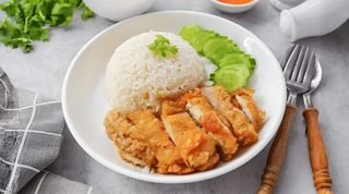 Piatto di riso e pollo