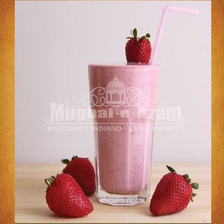 Strawberry milkshake-12 oz.