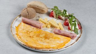 Omlet sa šunkom i kačkavaljem