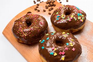 Пончик в шоколадной глазури