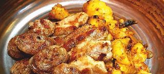 Шарено месце и кълцана наденичка (450г)