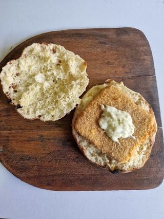 Pohovani kačkavalj u lepinji