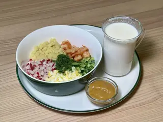 Окрошка з креветкою (300g)
