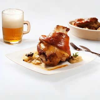 Golonko pieczone z kapustą zasmażaną