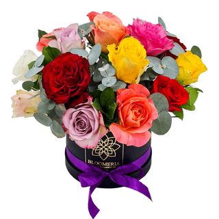 Cutie cu 15 trandafiri colorati 