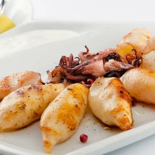 Calamaretes de playa a la plancha (ración)