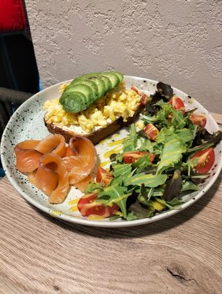 Тост Айфе з лососем  