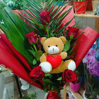 Buket sa ružama i medom