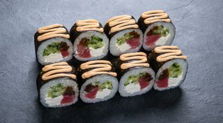 Рол Футомакі тунець спайс