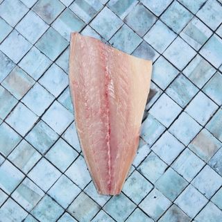 Filetto di ricciola con pelle - un pezzo