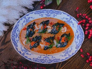 Czarne ravioli z sandaczem i dorszem