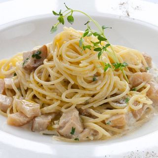 Паста "Альфредо" с курицей и грибами под сливочным соусом 
