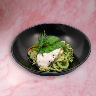 Noodles fríos de pepino con mayonesa vegetal de jengibre