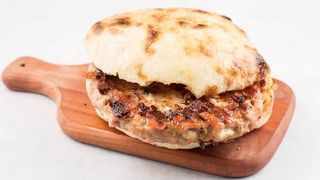 Gurmanska pljeskavica 200gr.   i Coca-Cola