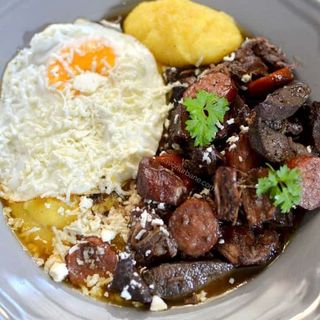 Tochitură moldovenească