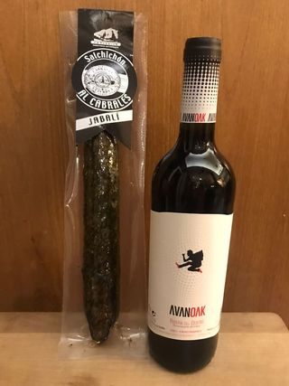 Vino Oak Roble 4 Meses Crianza + Salchichón De Jabalí Al Cabrales 100 Gr. 
