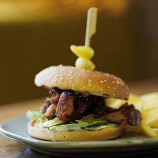 Бургер ReBro + картопля фрі + соус