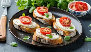 Bruschete cu mozzarella