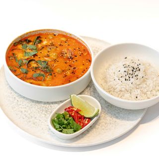 Том Ям с креветками и семгой