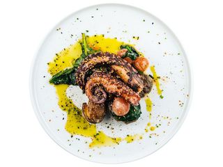 Восьминіг з хрумкою картоплею та томатами (280g)