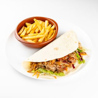 Pulled pork tortilla s pomfritom