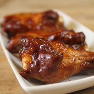 Plato De Alitas De Pollo A La Barbacoa (5 Uds.)