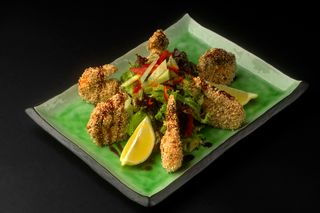 კრევეტები სეზამით