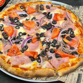 Pizza Puttanesca (30 Cm.)