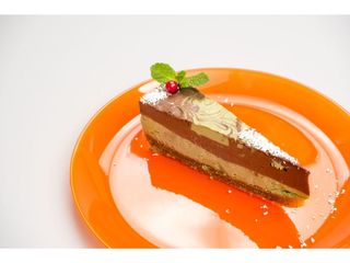 Tort de cacao și mentă cu sirop agave , raw, fără gluten