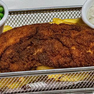 Pescado Rebozado con Patatas Fritas