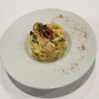 Спагеті з курячим м'ясом та грибами (360г)