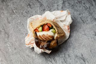 Пита Фалафел Сабих (180г) + картофки (110г) + напитка по избор