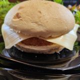 Hamburguesa De Pollo Rebozado Con Queso