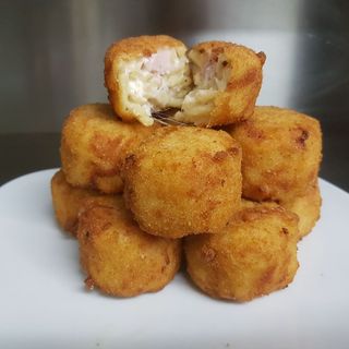 Frittatina con prosciutto e mozzarella