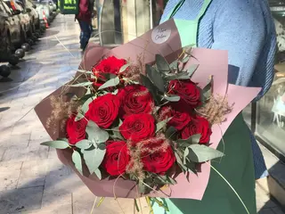 წითელი ვარდი(10 ცალი) M ზომა