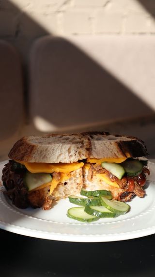 Сендвіч з шарпаним м'ясом 