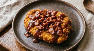 Snitel de Pui cu Bacon si sos barbeque