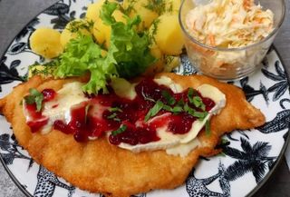 Filet z camembert i żurawiną 