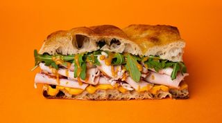 F04: Porchetta con hummus de zanahoria